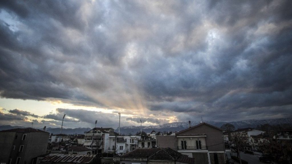 Καιρός: Πτώση της θερμοκρασίας σήμερα – Σε ποιες περιοχές θα βρέχει