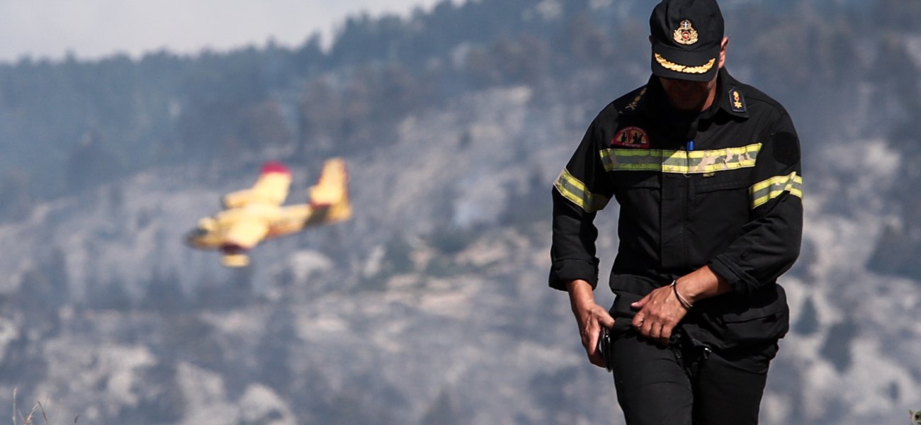 Φωτιά στην Κορινθία – Απίστευτη φωτογραφία από αεροπλάνο (φώτο)