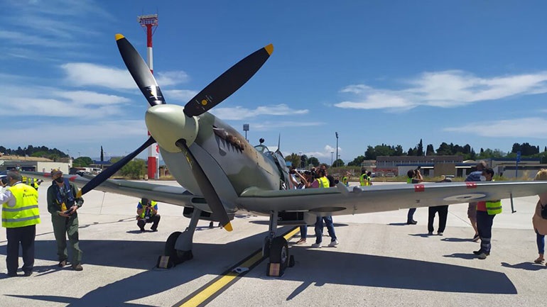 Το θρυλικό Spitfire προσγειώθηκε στο αεροδρόμιο της Κέρκυρας (βίντεο)