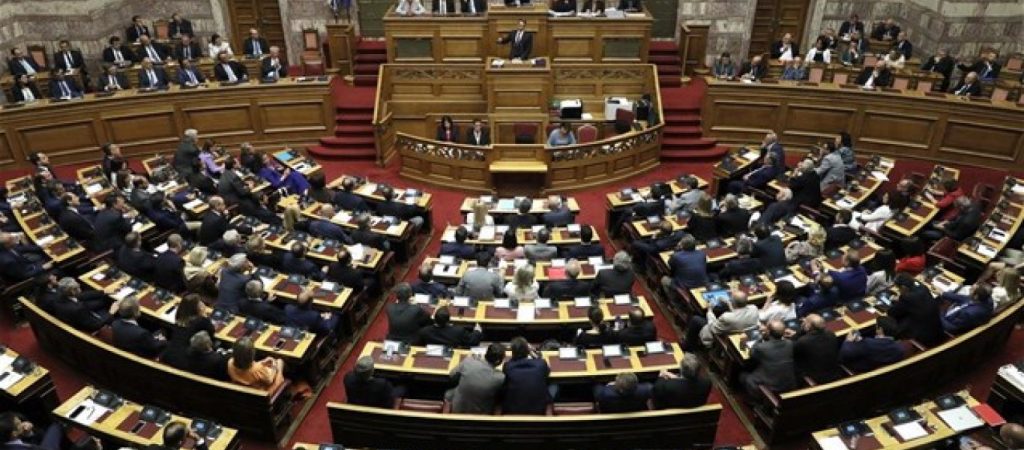 Αυξάνονται στους 120 οι βουλευτές που θα έχουν φυσική παρουσία στη Βουλή