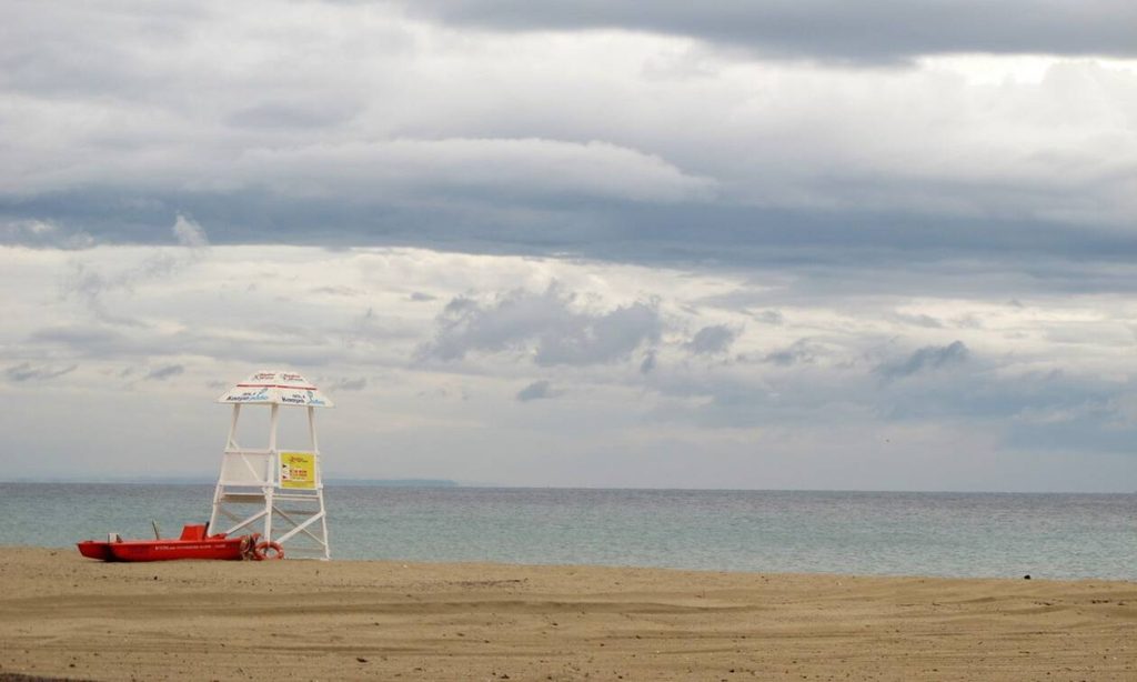 Δείτε τι καιρό θα κάνει σήμερα το μεσημέρι στις παραλίες της χώρας (χάρτες)