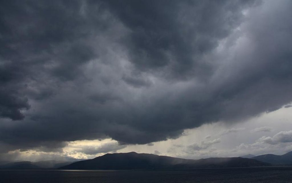 Με τοπικές νεφώσεις και αύριο Τετάρτη και τον υδράργυρο να φτάνει ως τους 27 βαθμούς – Πού αναμένεται να βρέξει