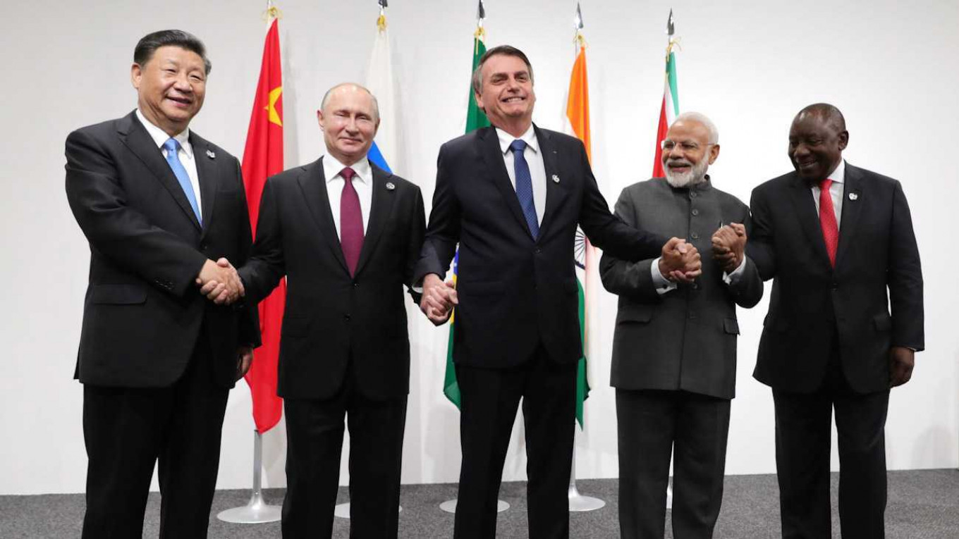 BRICS σε Δύση: Να καταργηθούν οι πατέντες στα εμβόλια –  Πρέπει να μειωθεί το κόστος τους