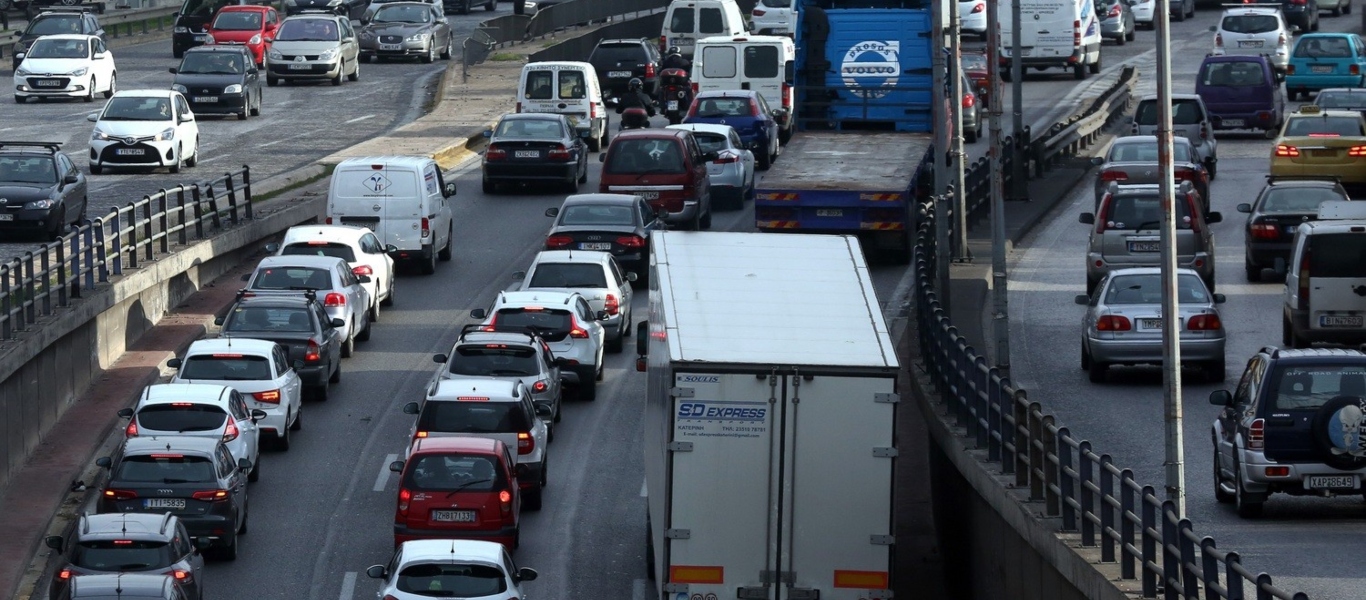 Αυξημένη η κίνηση στους περισσότερους δρόμους της Αθήνας – Που θα συναντήσετε μποτιλιάρισμα (φώτο)