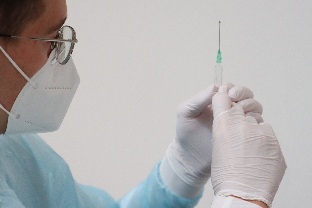 Καθηγητής Δικαίου Γιώργος Σωτηρέλης: «Μπορεί να επιβληθεί υπό προϋποθέσεις ο υποχρεωτικός εμβολιασμός»