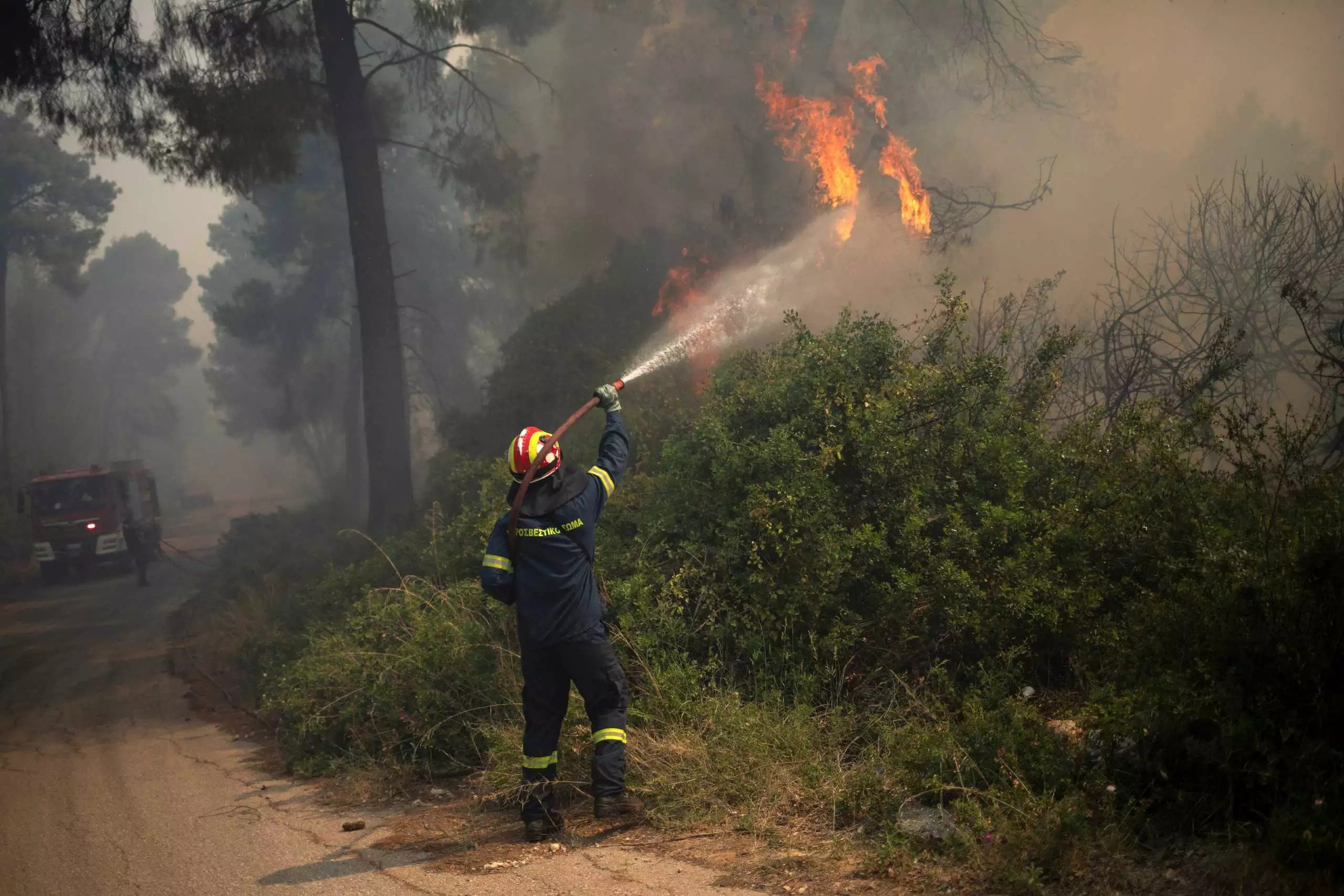 Θεσσαλονίκη: Υπό μερικό έλεγχο η φωτιά σε Αγγελοχώρι  και  Μηχανιώνα