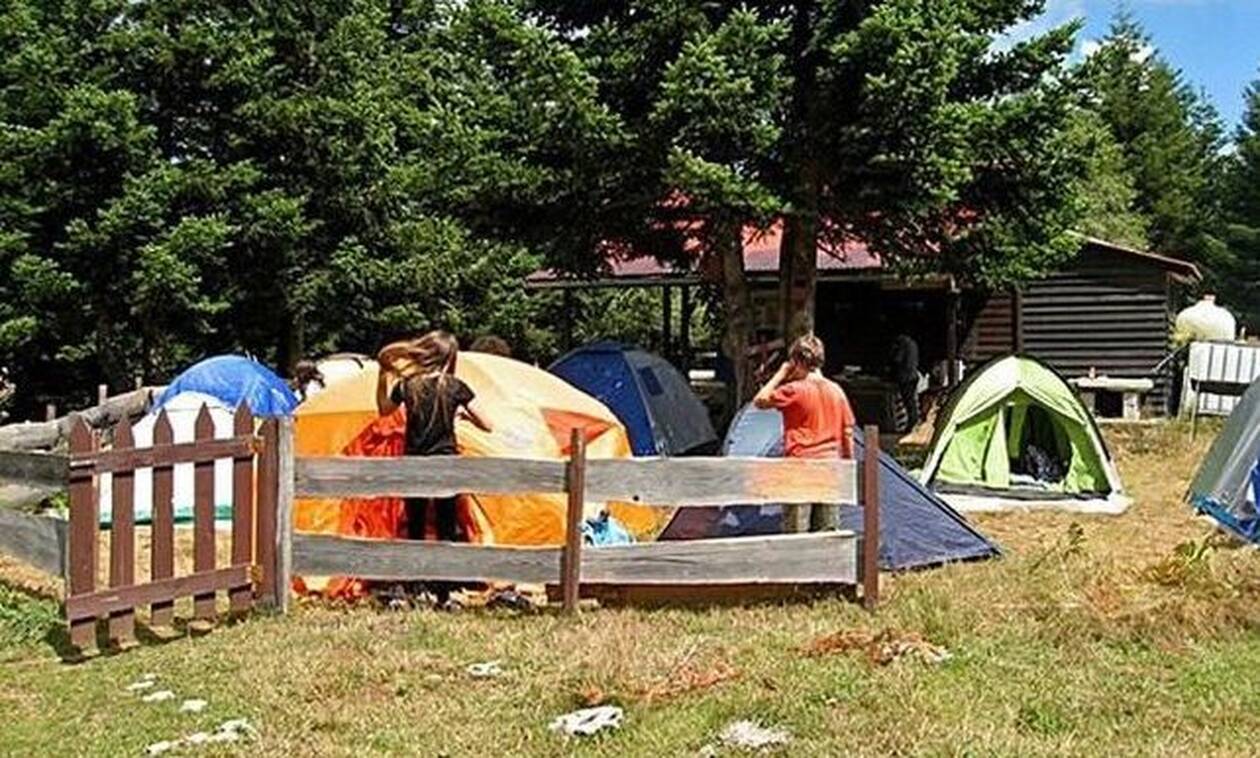 Τώρα τους φταίνε οι παιδικές κατασκηνώσεις: «Είναι βραδυφλεγείς βόμβες»!