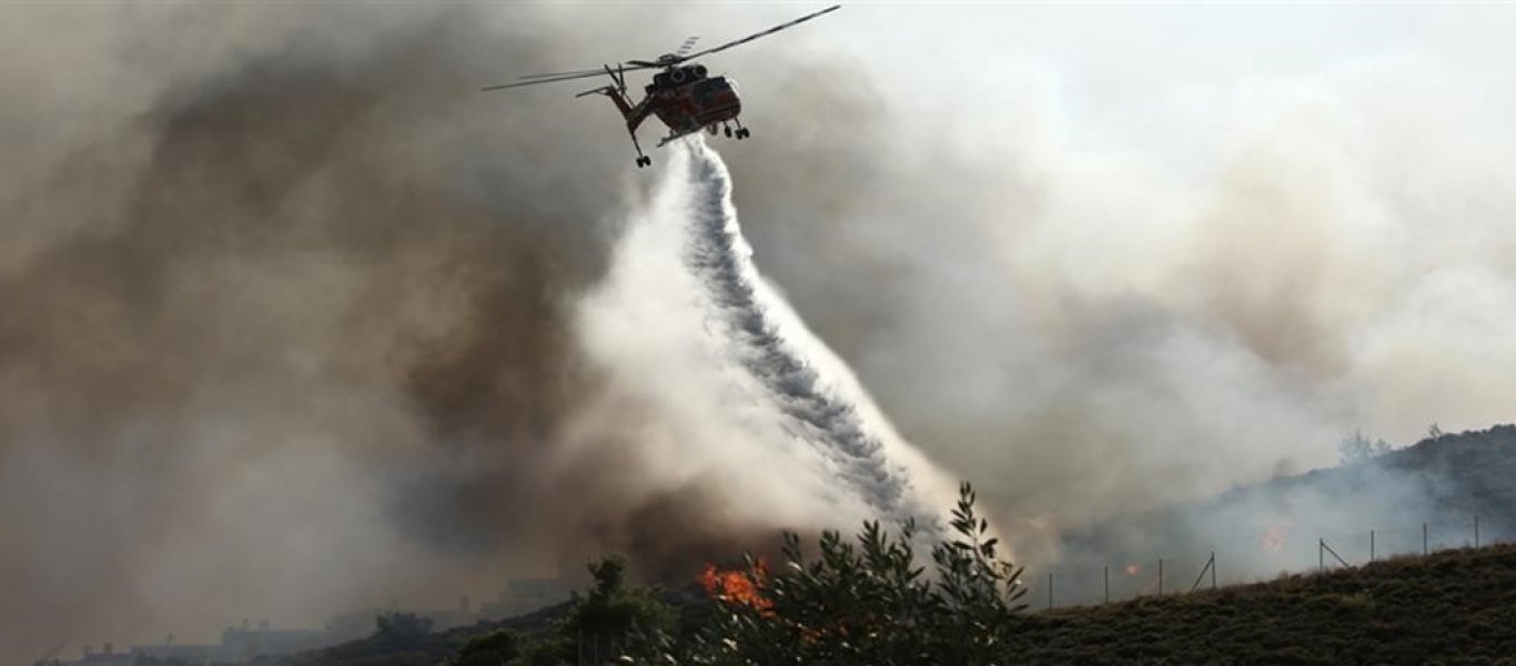 Κρήτη – Ηράκλειο: Νέα φωτιά σήμανε συναγερμό – Ελικόπτερο πραγματοποιεί ρίψεις νερού