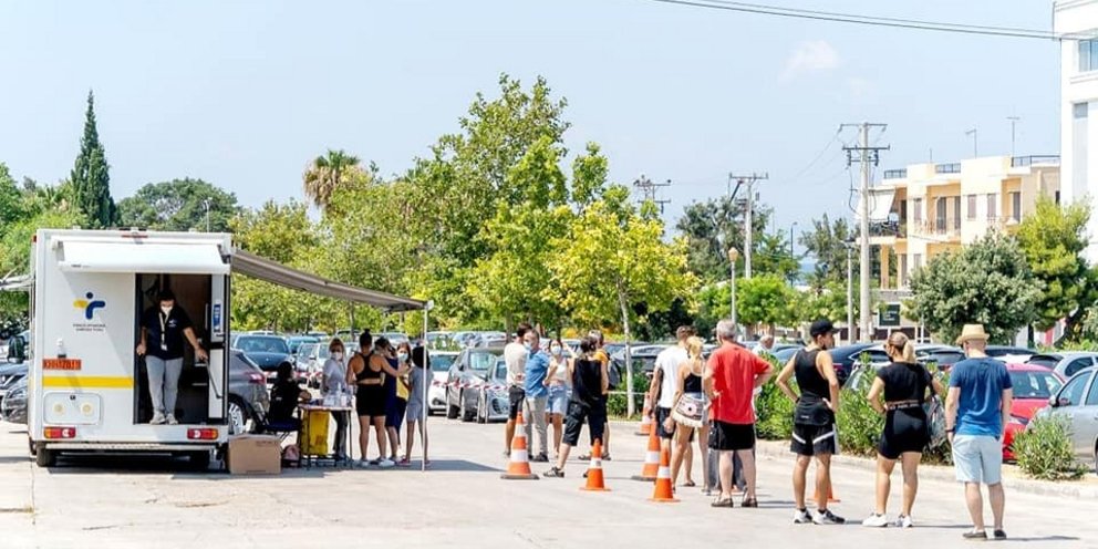 Θεσσαλονίκη: Ατέλειωτες ουρές για να κάνουν rapid test