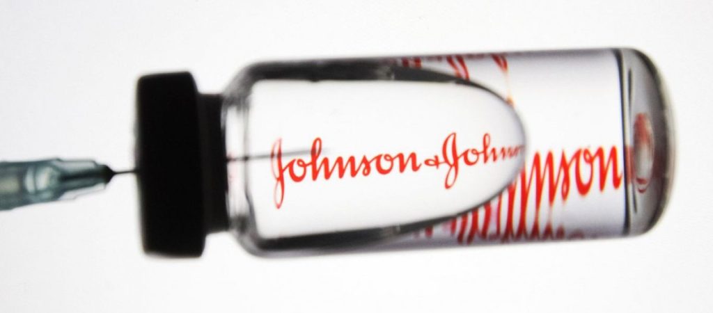 ΕΟΦ για το εμβόλιο της Johnson & Johnson: Προκαλεί θρομβοπενία! – Οι ευθύνες της κυβέρνησης (βίντεο)