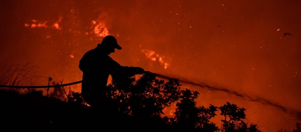 Υψηλός κίνδυνος πυρκαγιάς και την Πέμπτη – Ιδιαίτερη προσοχή σε 4 Περιφέρειες