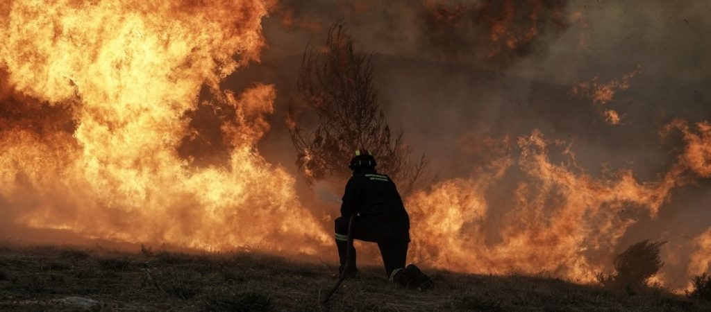 Φωτιά Μεσσηνία: Μήνυμα του 112 για εκκένωση οικισμών (upd)