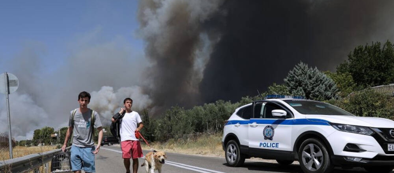 Φωτιά στη Βαρυμπόμπη: Που μπορούν να μείνουν όσοι δεν θα επιστρέψουν σπίτι