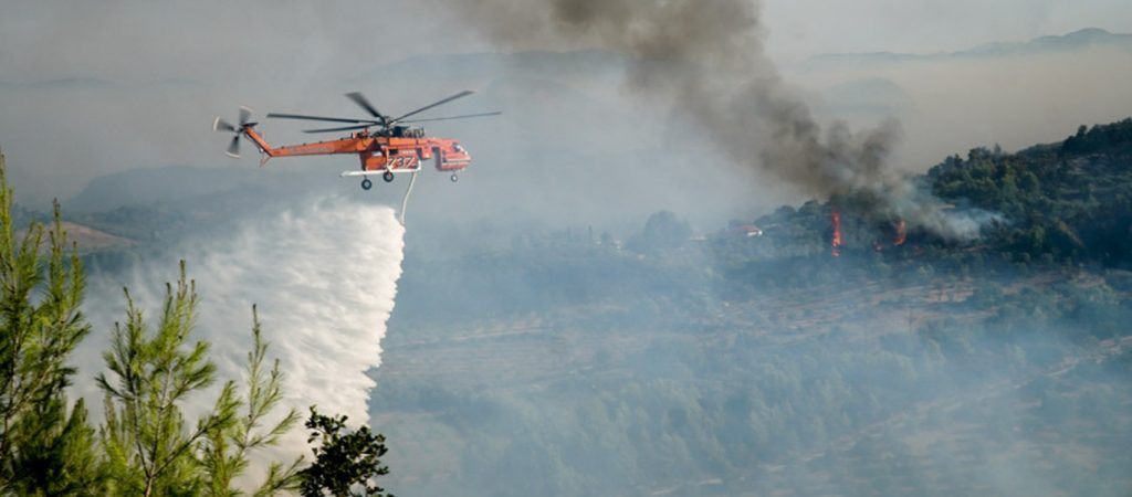 Φωτιά στην Αρχαία Ολυμπία: Σπίτια τυλίχθηκαν στις φλόγες – Μέτρα για να μην επεκταθεί στον αρχαιολογικό χώρο