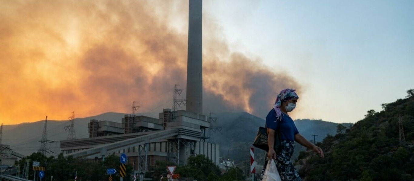 Τουρκία: Συνεχίζεται η «μάχη» με την φωτιά – Μία «ανάσα» από θερμοηλεκτρικό σταθμό οι φλόγες