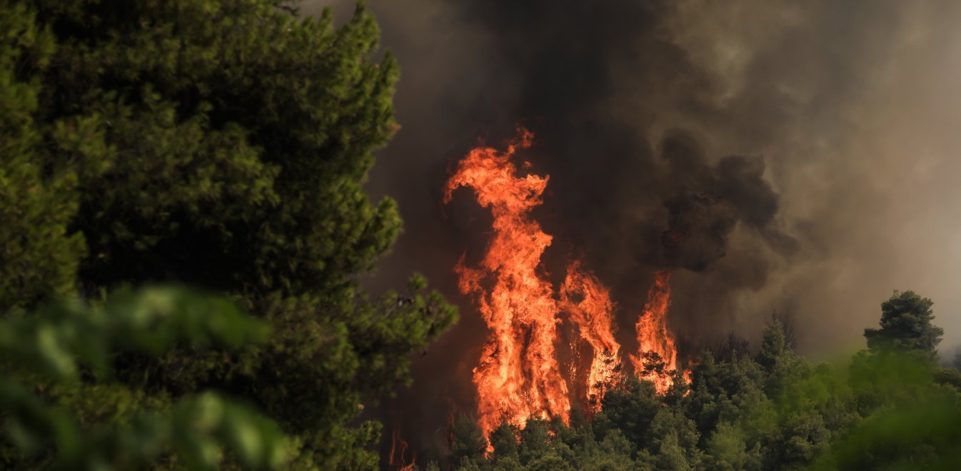 Στις φλόγες και τα Γρεβενά: Έχουν εκκενωθεί πέντε χωριά – Σε εξέλιξη δύο πύρινα μέτωπα