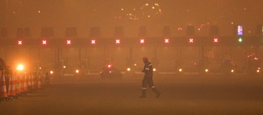 Φωτιά στην Αττική: Κλειστά και τα δύο ρεύματα της Εθνικής Οδού – Αναλυτικά ποιοι δρόμοι κλείνουν