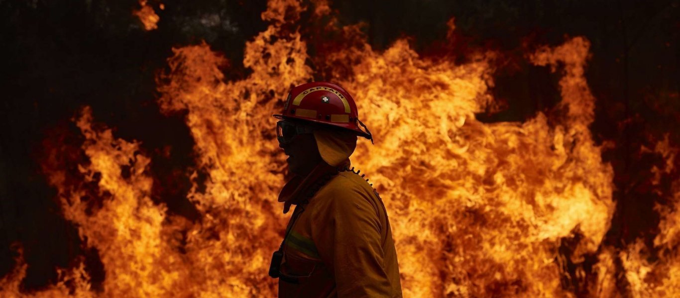 Φωτιά στην Εύβοια: Μήνυμα από το «112» να εκκενωθούν οι Μηλιές και οι Γαλατσάδες (φώτο)