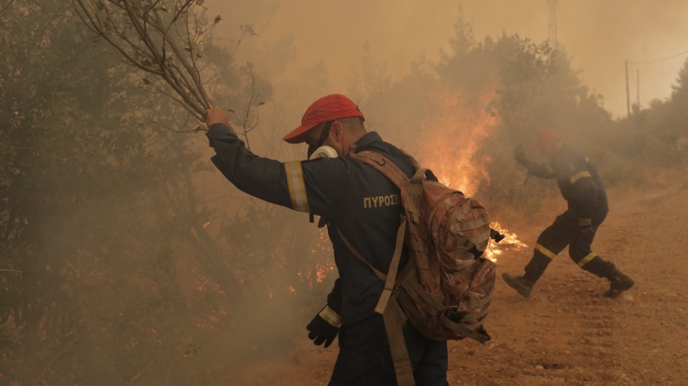 Μεγάλη αναζωπύρωση στη Γορτυνία: Μήνυμα από το «112» – «Εκκενώστε τώρα»