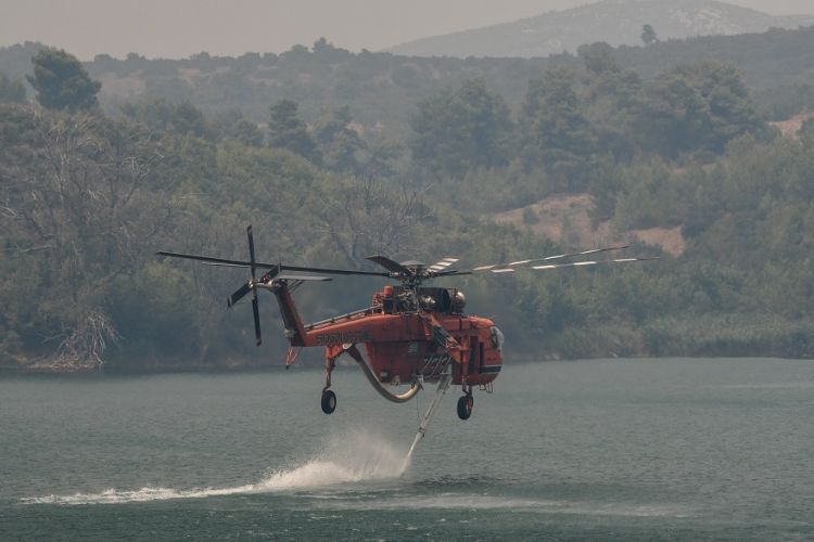 Αεροναυπηγός για εναέρια μέσα πυρόσβεσης: «Σε υψηλές θερμοκρασίες δεν μπορούν να μεταφέρουν ικανή ποσότητα νερού»