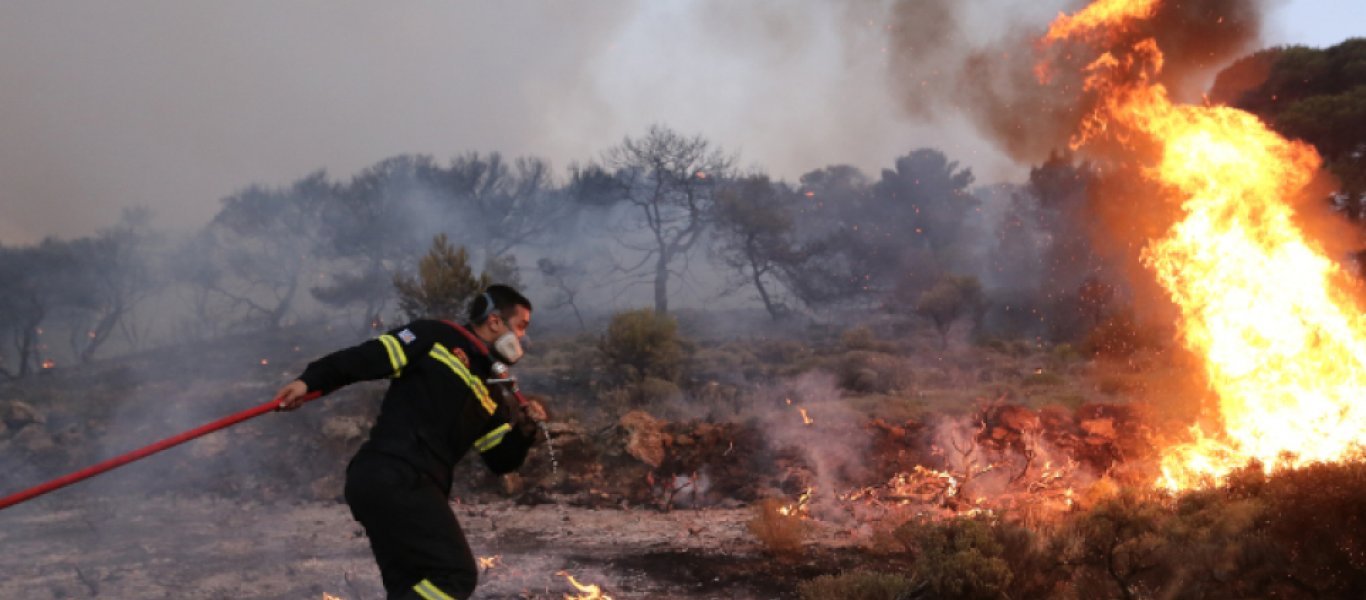 Μαίνεται η φωτιά στην Ανατολική Μάνη – Σε Δεσφίνα, Σκαμνάκι και Μονή Τσίγκου τα μέτωπα