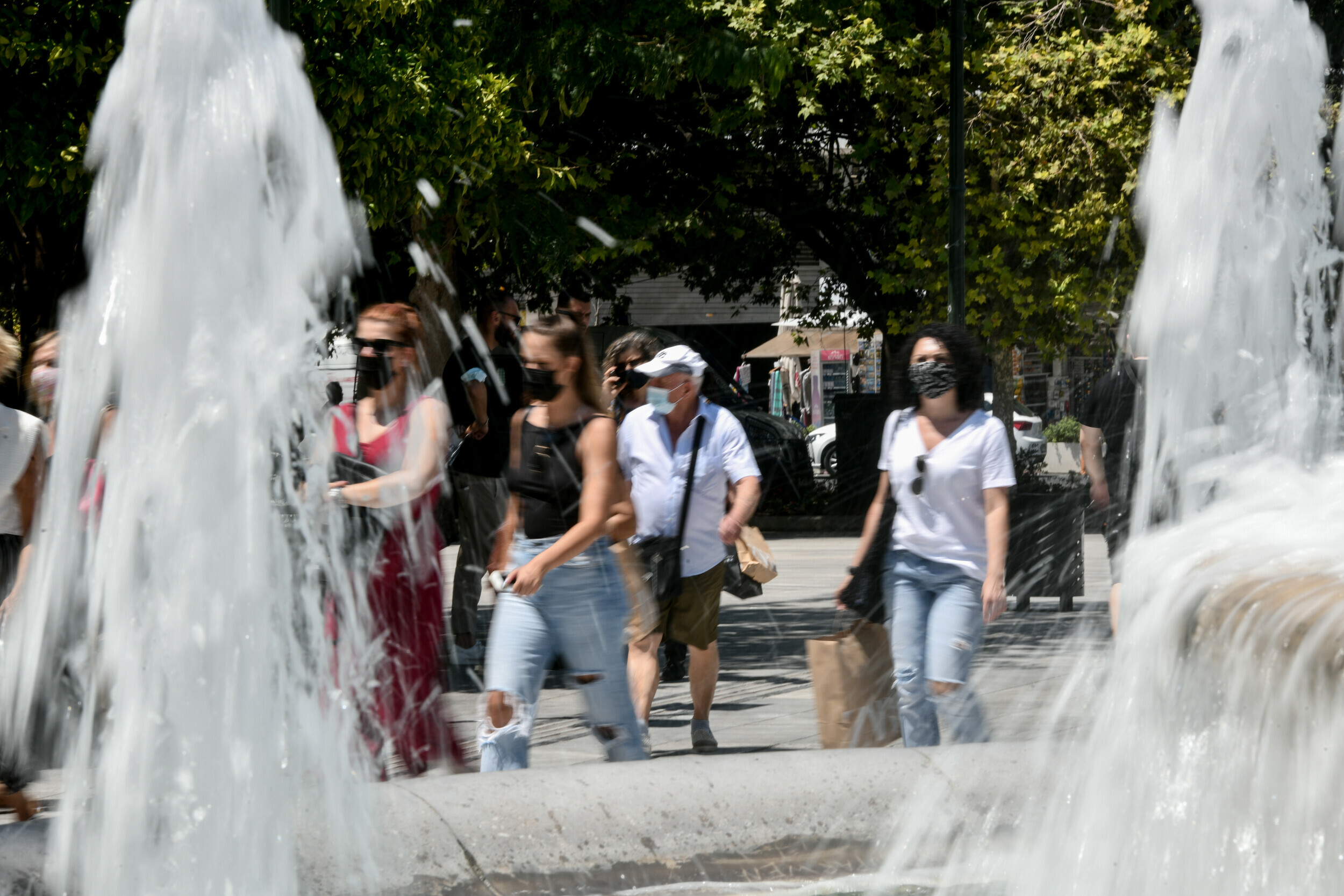 Καιρός: Έντονο αίσθημα δυσφορίας λόγω καύσωνα και ζέστης – Έως τους 42 βαθμούς Κελσίου η θερμοκρασία