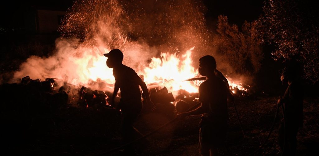 Φωτιά Εύβοια: Έφεραν το ΠΝ να βοηθήσει και το παράτησαν στην τύχη του – Χωρίς μέριμνα για τροφή και διαμονή