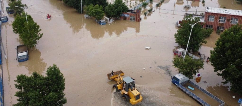 Δραματικός απολογισμός στην Κίνα – Στους 21 οι νεκροί από τις πλημμύρες