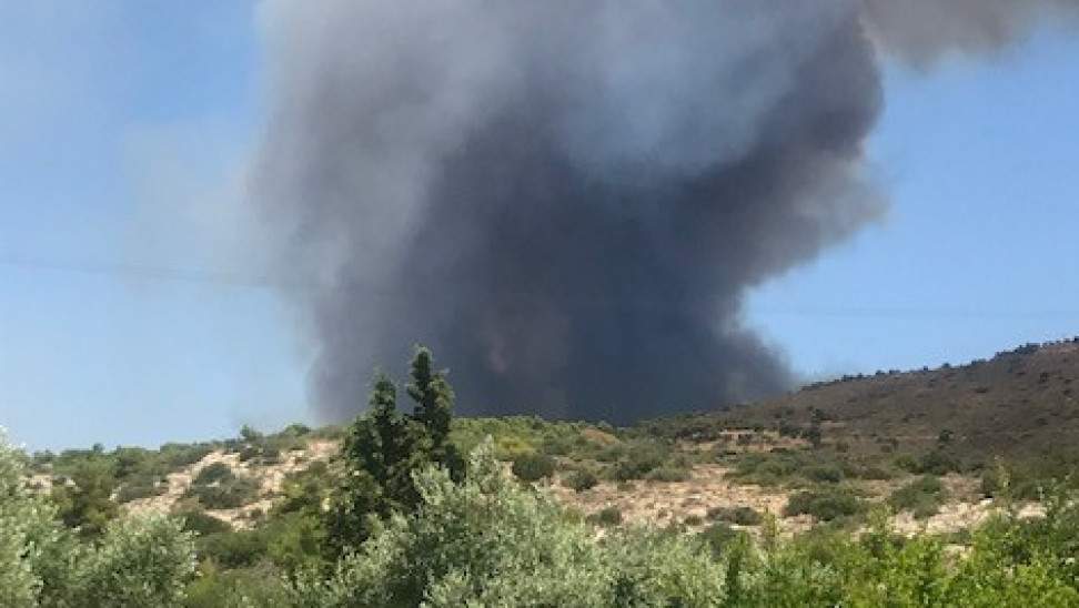 Φωτιά σε Λαύριο: Eμπρησμό καταγγέλλει ο δήμαρχος – «Είδαμε και το όχημα»