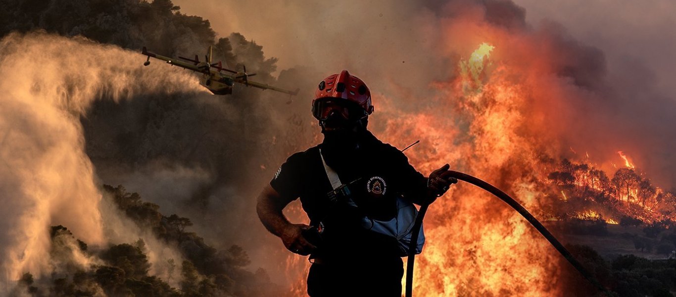 Μεγάλη φωτιά στα Βίλια: Νέο μήνυμα από το «112» για εκκένωση του οικισμού Βενίζα