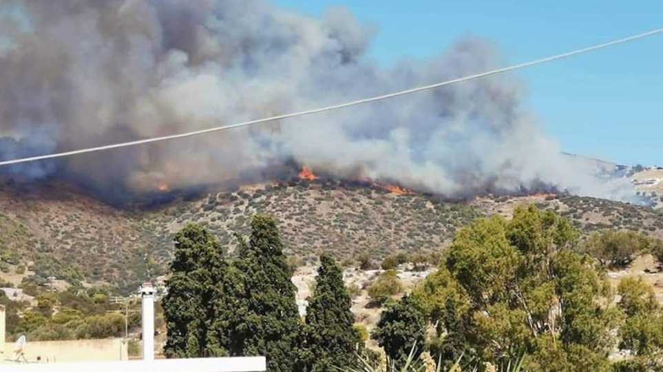 Ορατός από το διάστημα ο καπνός από τη φωτιά στην Κερατέα – Τι κατέγραψε ο δορυφόρος (φωτο)