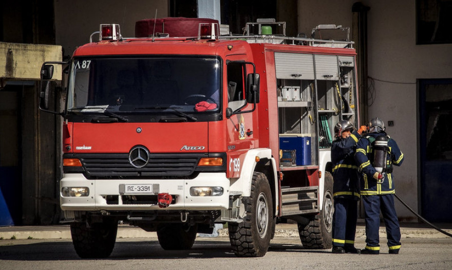 Φωτιά στη Θεσσαλονίκη – Στις φλόγες σπίτι στην Άνω Πόλη