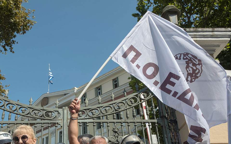 Πανελλαδική στάση εργασίας από την ΠΟΕΔΗΝ για την κατάργηση της υποχρεωτικότητας των εμβολιασμών