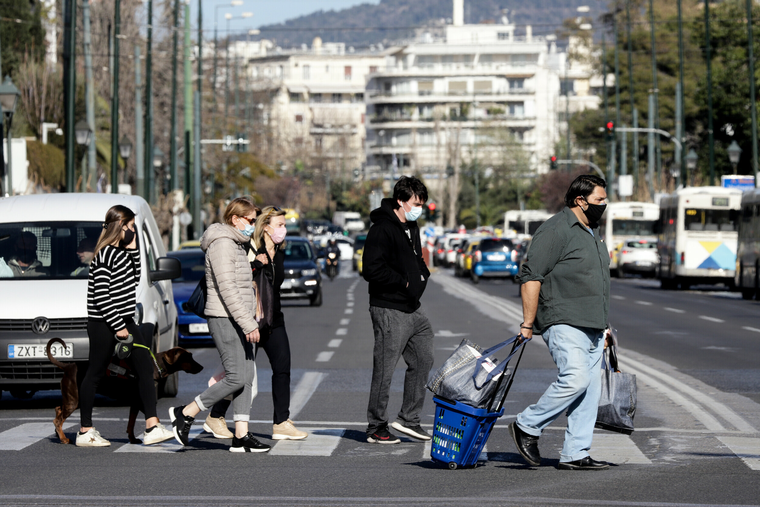 «Κλειδώνει» την Ελλάδα η κυβέρνηση: Τουλάχιστον 10 περιοχές κοντά στο lockdown παρά τους εμβολιασμούς