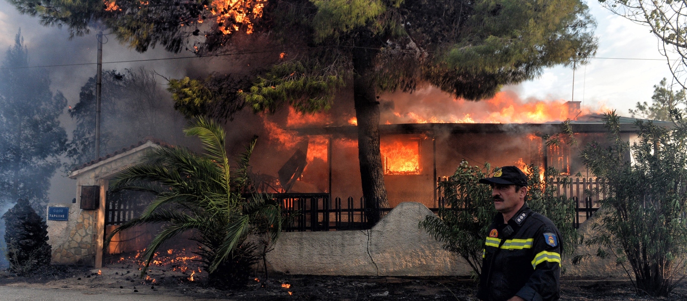 Καταγγελία του φωτορεπόρτερ Α.Βουτσαρά για πλιάτσικο στα καμένα της Βαρυμπόμπης