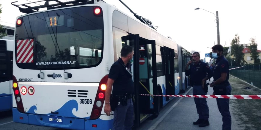 Ιταλία: Μαχαίρωνε όποιον έβρισκε Σομαλός γιατί δεν είχε εισιτήριο – Κρίσιμη κατάσταση για παιδί