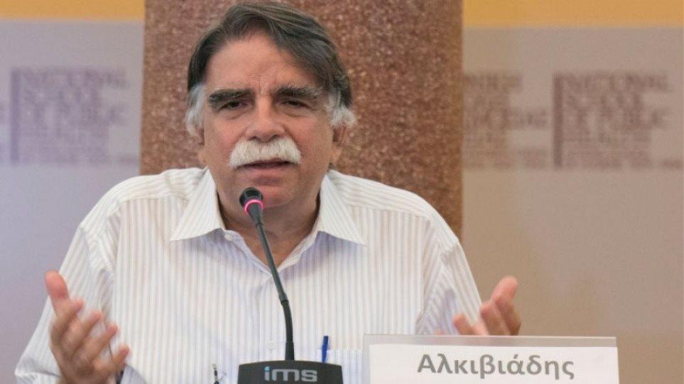 Α.Βατόπουλος: «Πολύ πιθανό να εκτεθούμε όλοι στον ιό το χειμώνα»