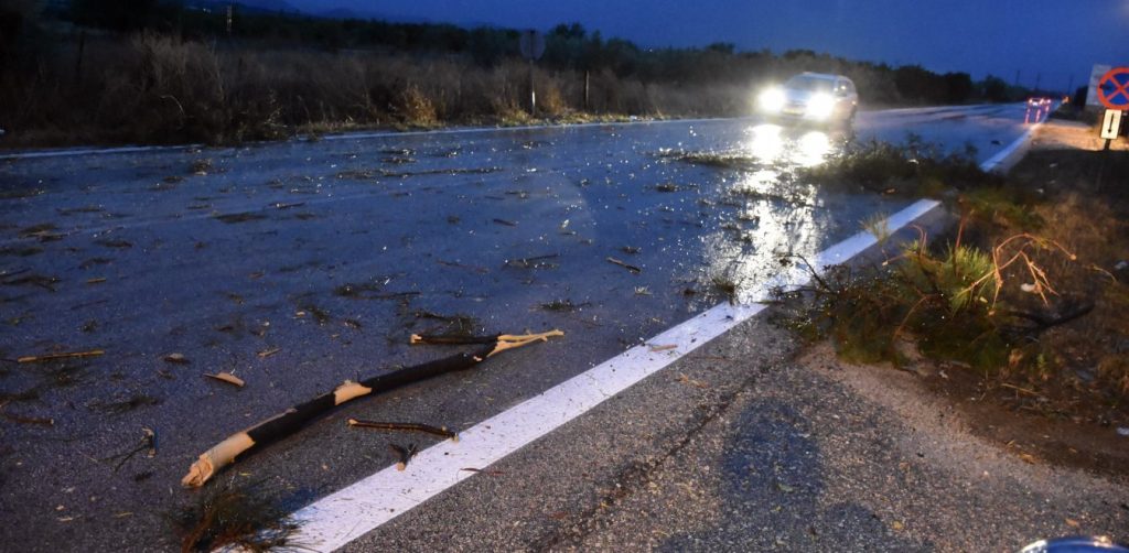 Σε κλοιό κακοκαιρίας ολόκληρη η χώρα: Ισχυρές καταιγίδες και χαλάζι σήμερα – Πού θα «χτυπήσει» η «Αθηνά»