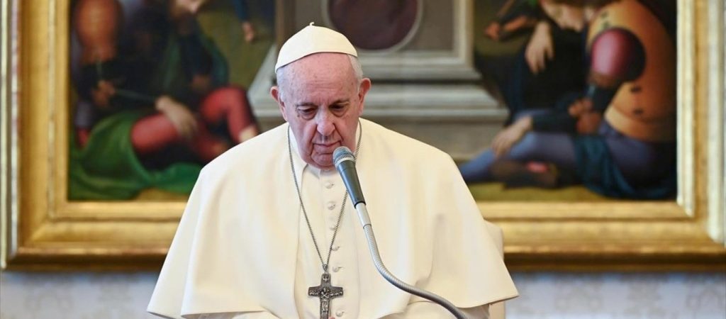 Στη Μυτιλήνη για δεύτερη φορά ο πάπας Φραγκίσκος για τους… «πρόσφυγες»