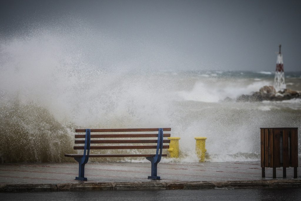 Meteo: Έρχονται τοπικές βροχές και καταιγίδες αύριο