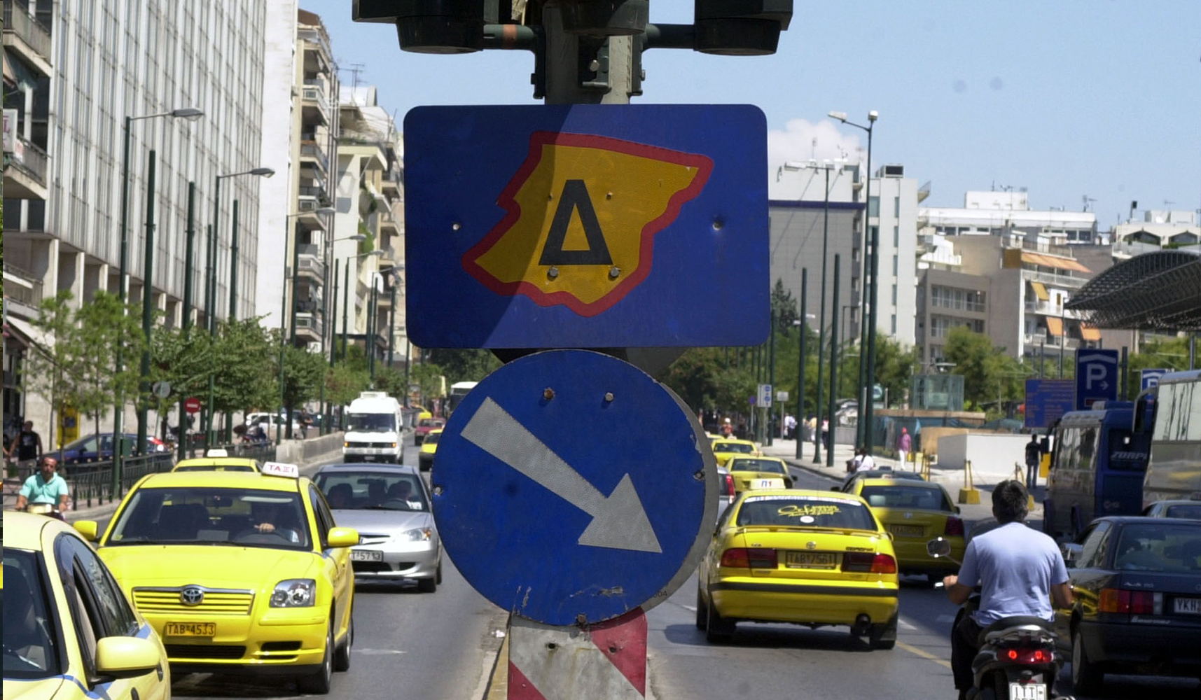 Τρομερό αλαλούμ με τον Δακτύλιο: Πετάνε εκτός χιλιάδες καινούργια αυτοκίνητα!