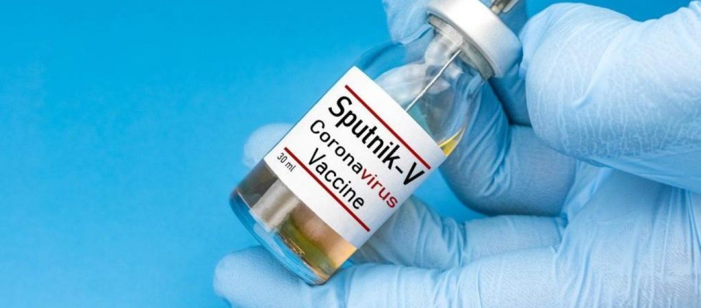 Ινστιτούτο Γκαμαλέγια: «Στo Spuntik-V δεν καταγράφηκαν παρενέργειες σε όσους έκαναν τη τρίτη δόση εμβολίου»