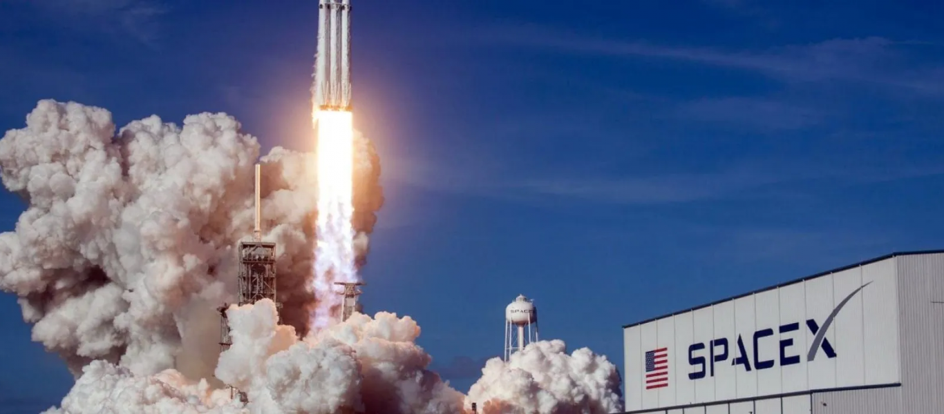 «SpaceX»: Το τετραμελές πλήρωμα της κάψουλας Dragon φόρεσε τις… πάνες του & επιστρέφει στη Γη