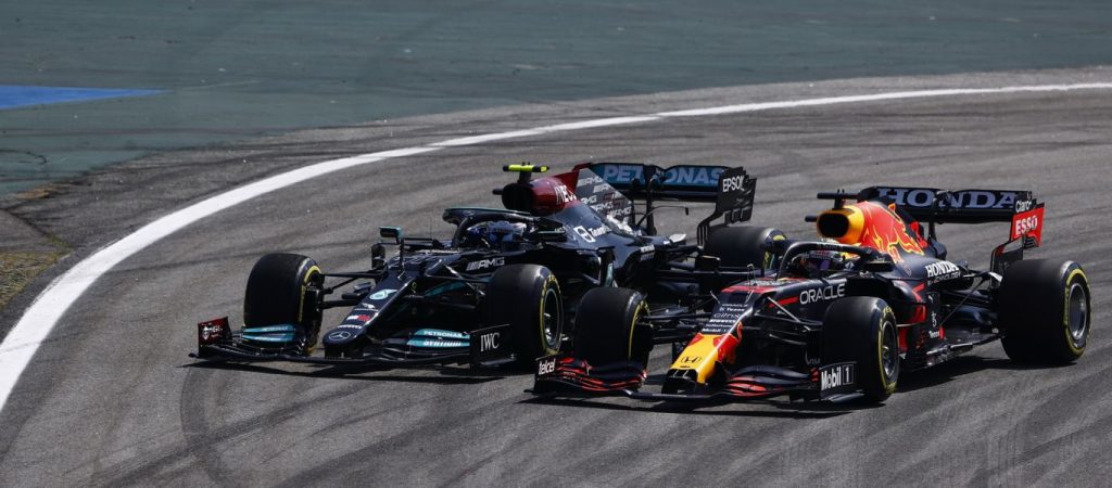 Formula 1: Νέο βίντεο από τη μάχη Μ.Φερστάπεν-Λ.Χάμιλτον στην Βραζιλία – Τελικά τον ώθησε εκτός πίστας ο Ολλανδός;