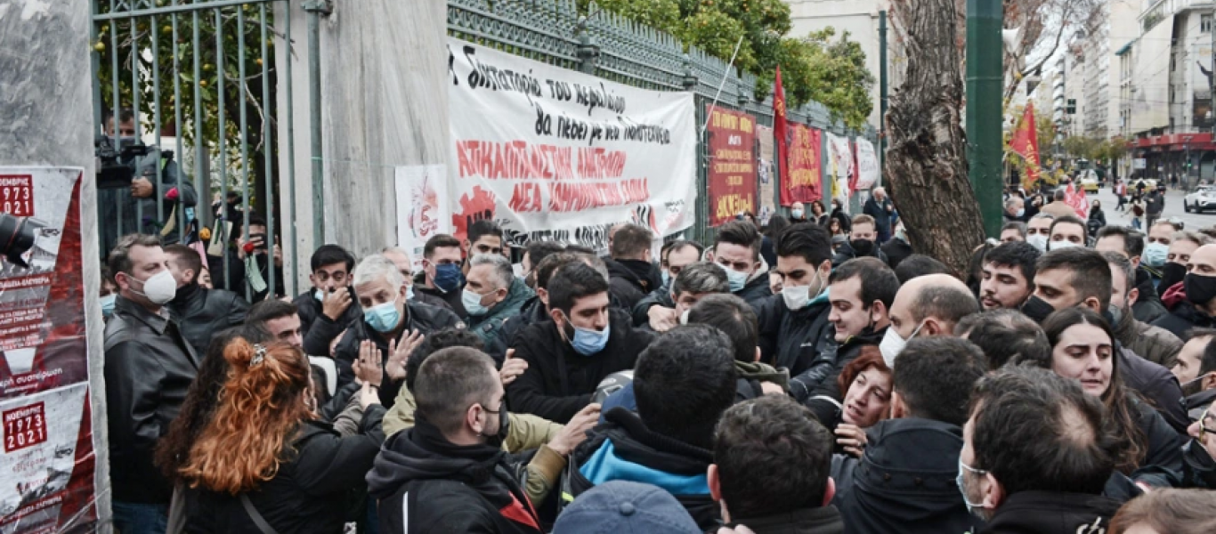 Σε εξέλιξη η πορεία προς την αμερικανική πρεσβεία για το Πολυτεχνείο