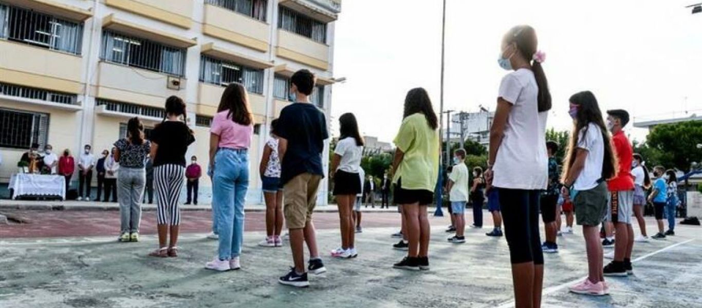 Ψηφίστηκε η ρύθμιση  – Βάζουν φυλακή τους γονείς που δεν στέλνουν τα παιδιά τους σχολείο λόγω μέτρων