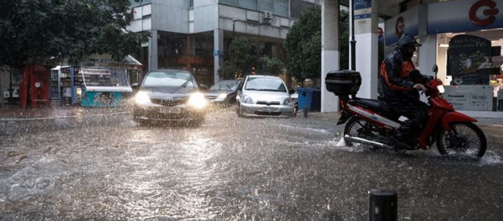 Νέο «κύμα» κακοκαιρίας θα πλήξει τη χώρα με βροχές και καταιγίδες (βίντεο)