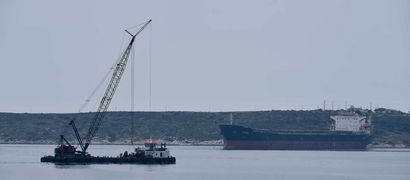 Πιερία: Βυθίστηκε πλωτός γερανός στον Πλαταμώνα