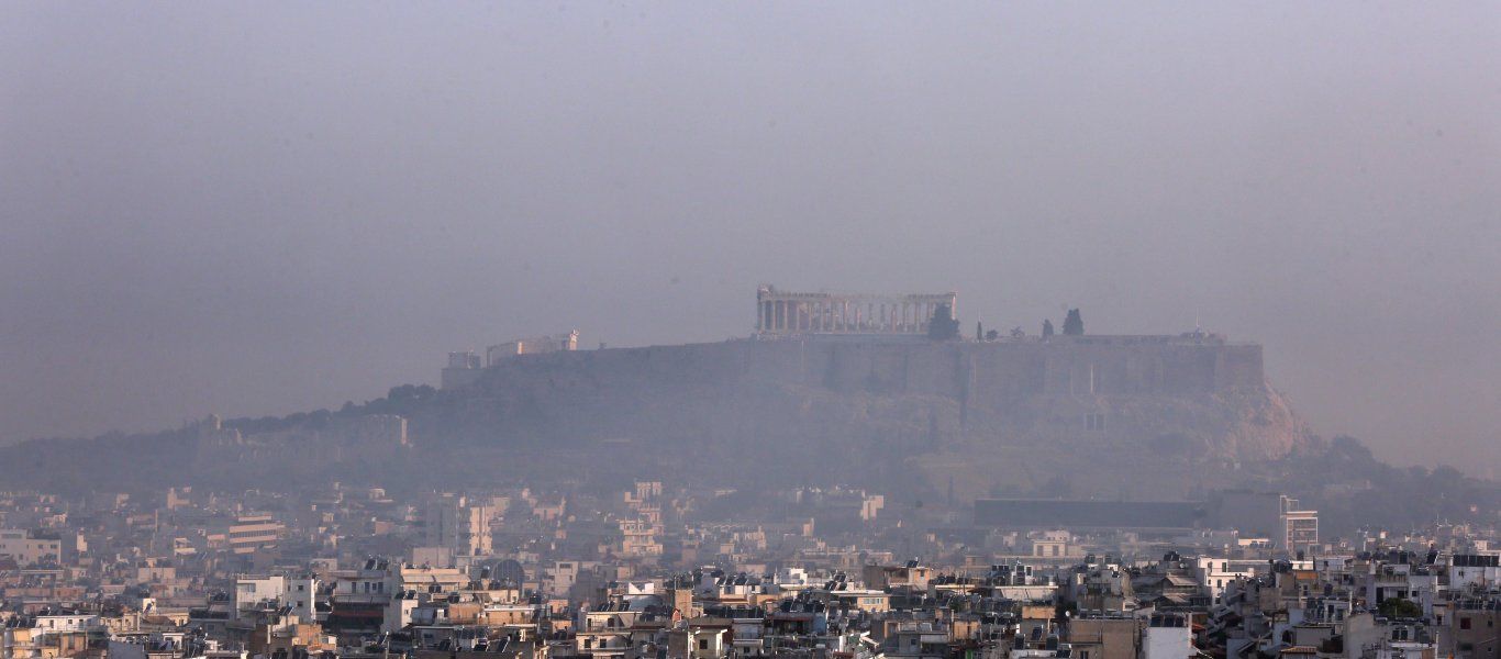 Στο «κόκκινο» οι τιμές των αιωρούμενων σωματιδίων από τα τζάκια στην Αττική