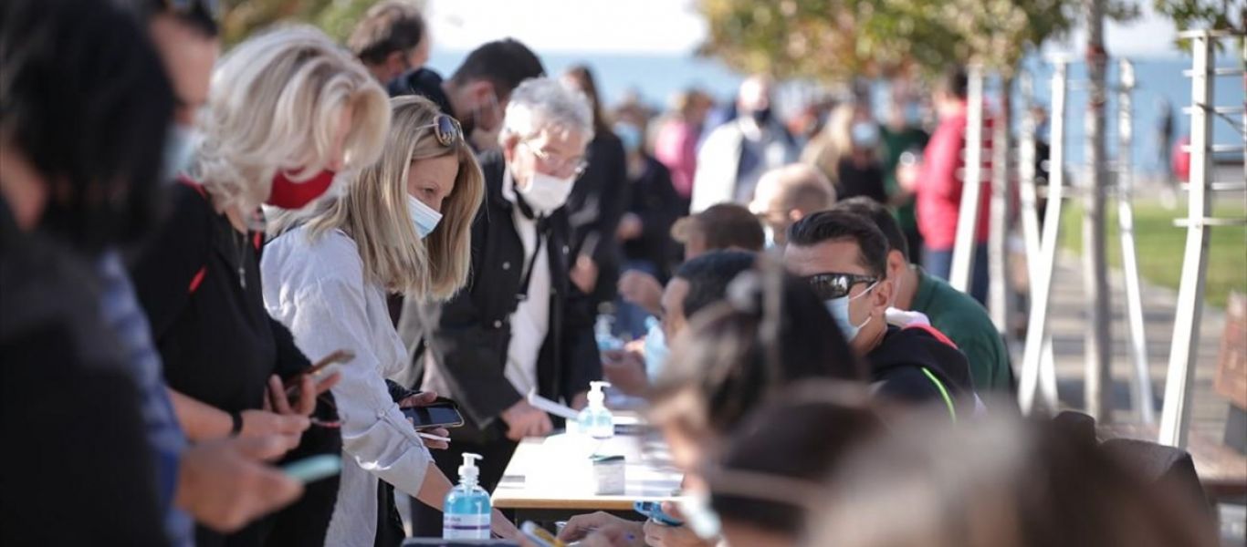 Ταλαιπωρία και τεράστιες ουρές για ένα rapid test ενόψει Χριστουγέννων